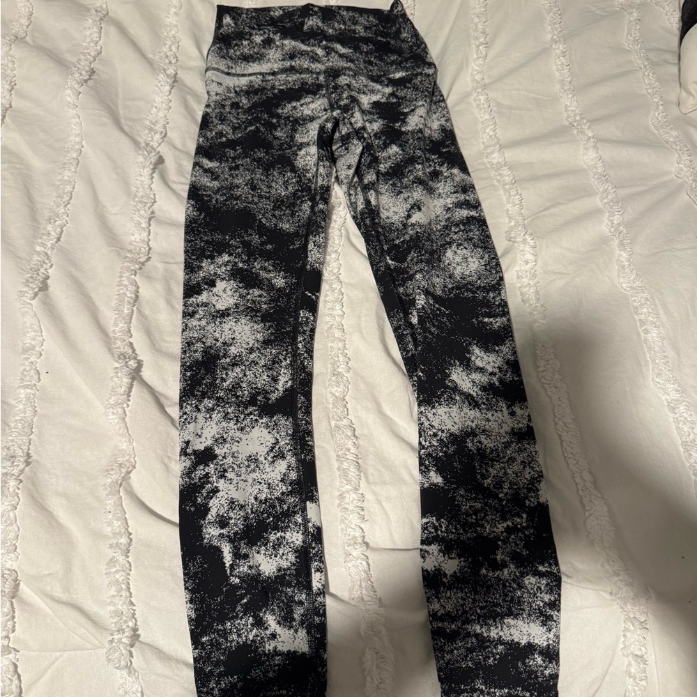 Black and White Patterned Leggings